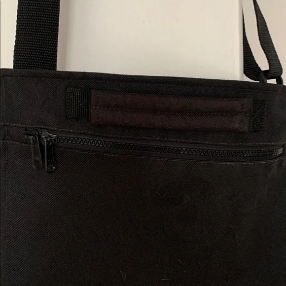 YAK PAK Brooklyn NY Black Slim Crossbody Bag - Picture 6 of 7